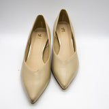 (左右別購入)Vカットミドルヒールパンプス ベージュスムース