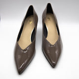 (左右別購入)Vカットミドルヒールパンプス グレーエナメル