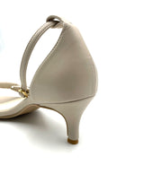 キュートスクエアミドルヒールサンダル