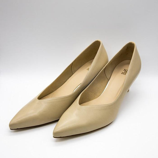 （左右別購入）Vカットミドルヒールパンプス　ベージュスムース